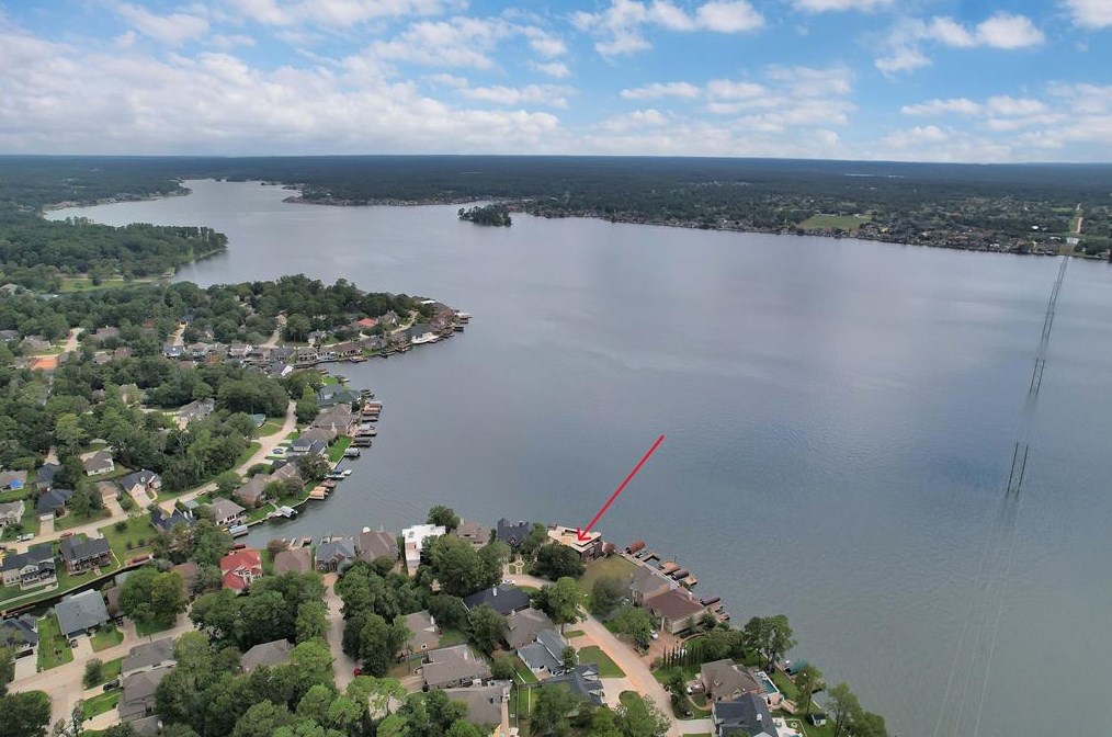 3925 Northshore Dr, Montgomery TX 77356-5369 exterior