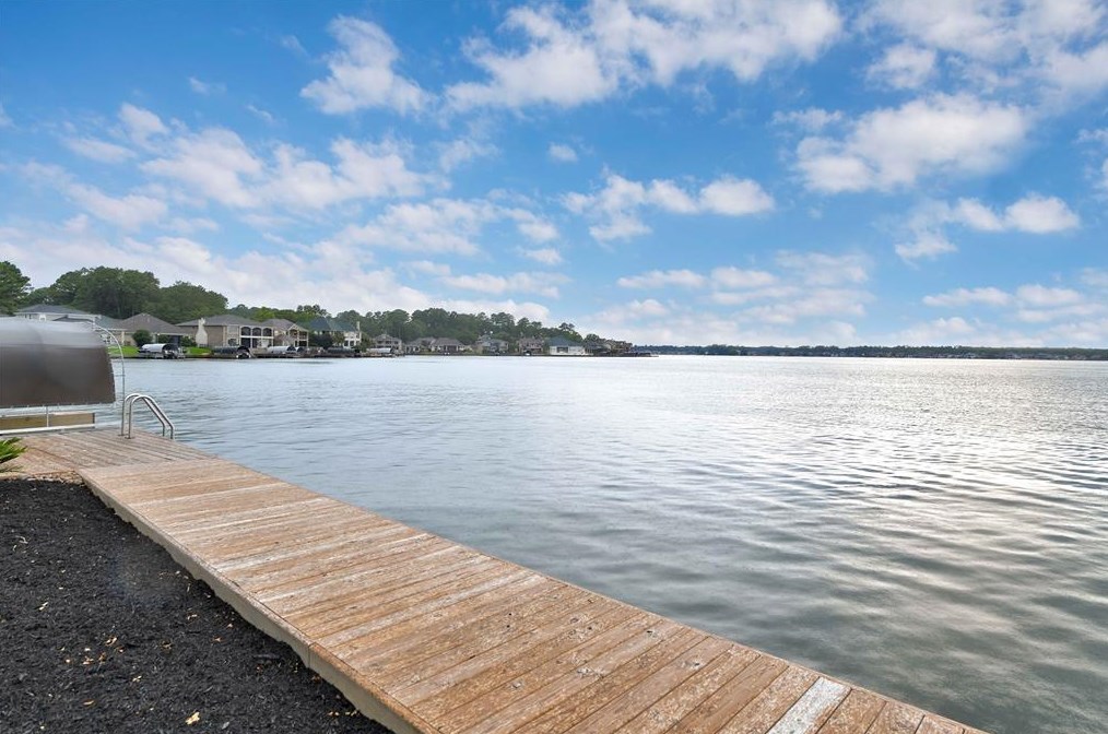 3925 Northshore Dr, Montgomery TX 77356-5369 exterior