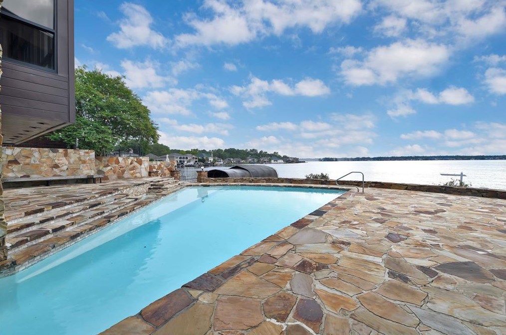 3925 Northshore Dr, Montgomery TX 77356-5369 exterior