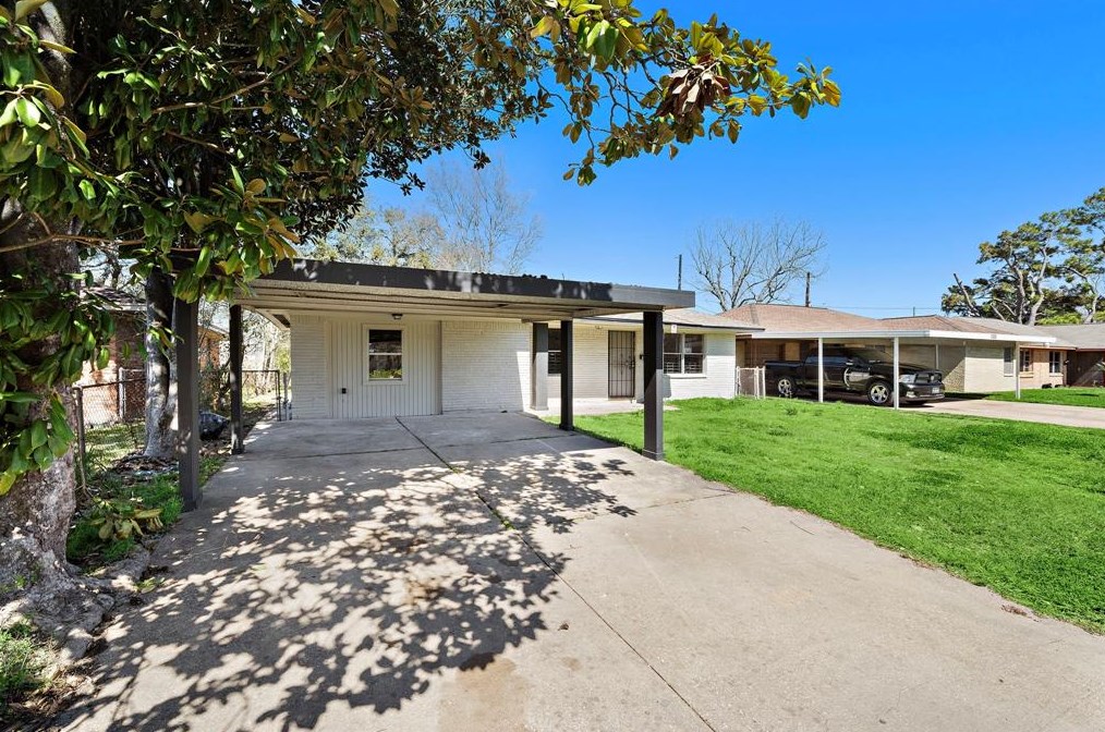 3121 Chimira Ln, Houston, TX 77051-4115