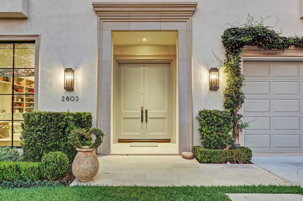 2803 Westgrove Ln, Houston, TX 77027-5219