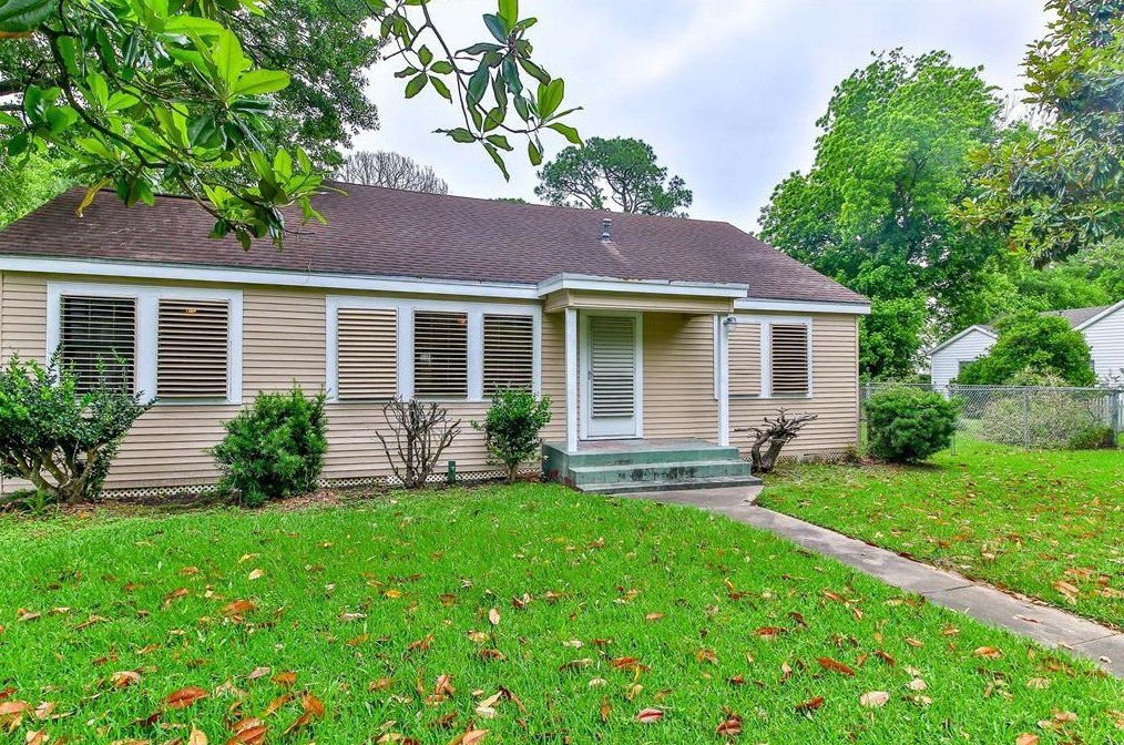 630 Orange St, La Marque, TX 77568