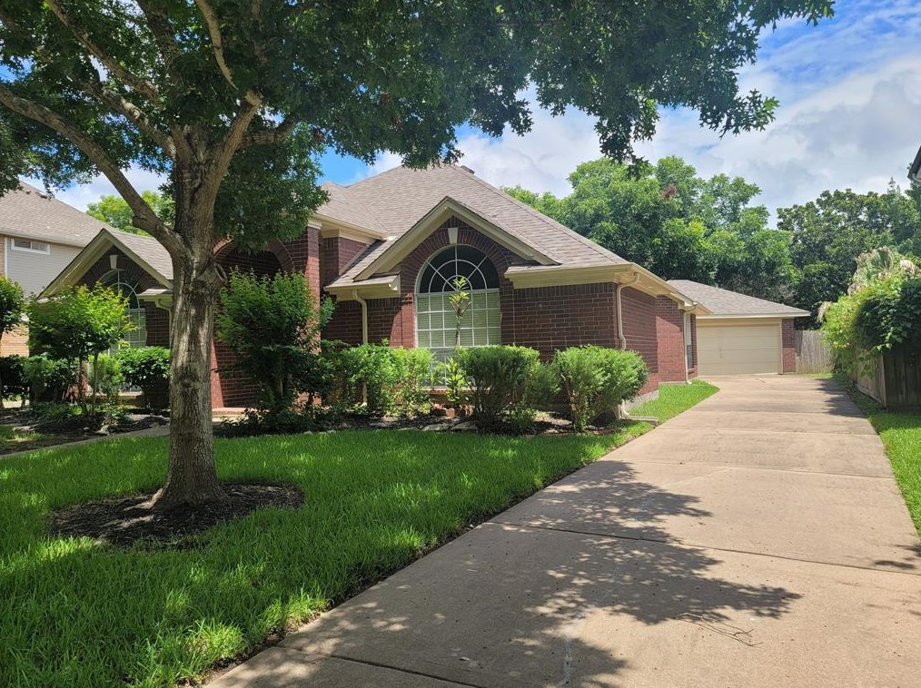 1711 Monvale Ln, Sugar Land, TX 77479