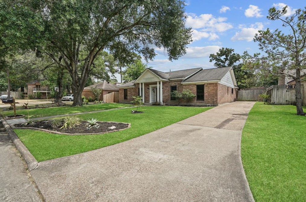 10311 Greencreek Dr, Houston, TX 77070-5303