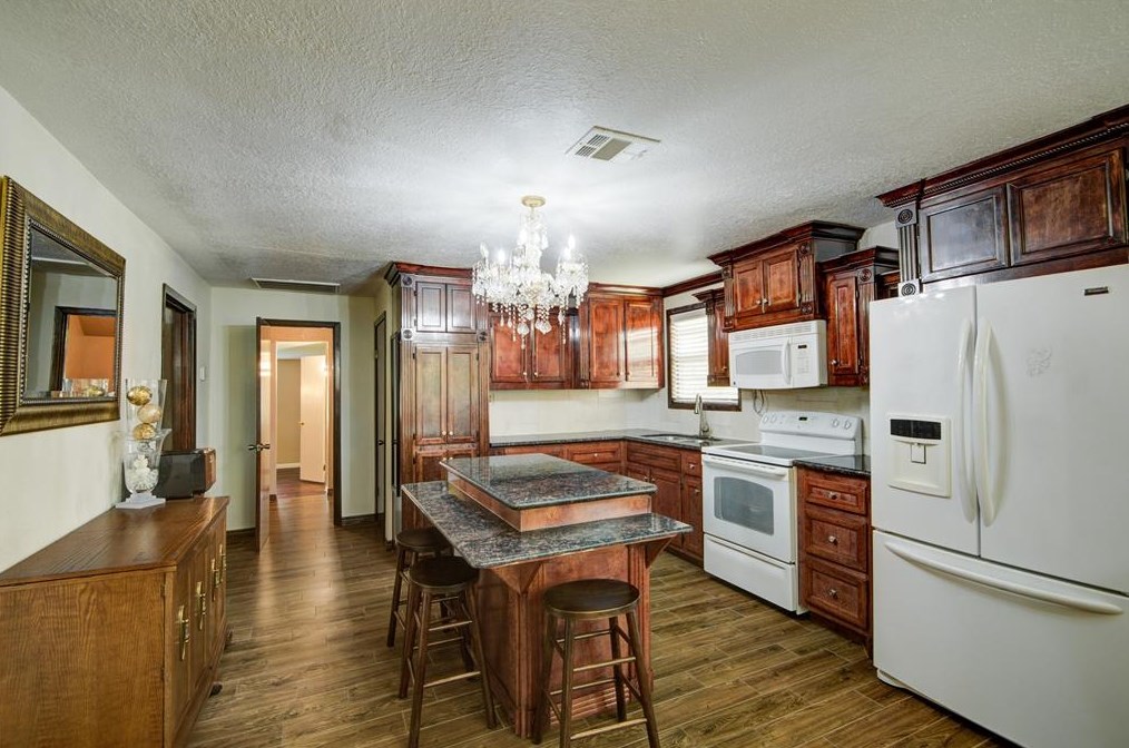 525 Montgomery St, Richwood, TX 77531-3621