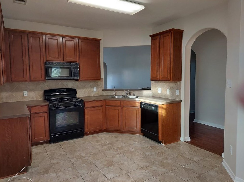 4815 Legends Bay Dr, Baytown, TX 77523