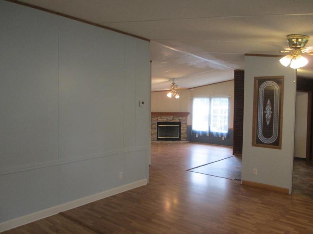 517 Golden Bend Dr, Highlands, TX 77562