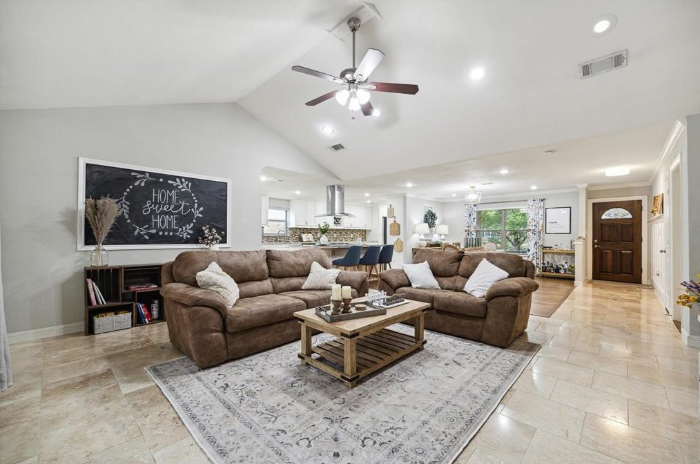 5135 Kingfisher Dr, Houston TX  77035-3016 exterior