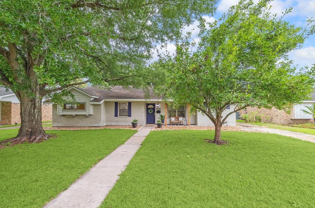 5135 Kingfisher Dr, Houston TX  77035-3016 exterior