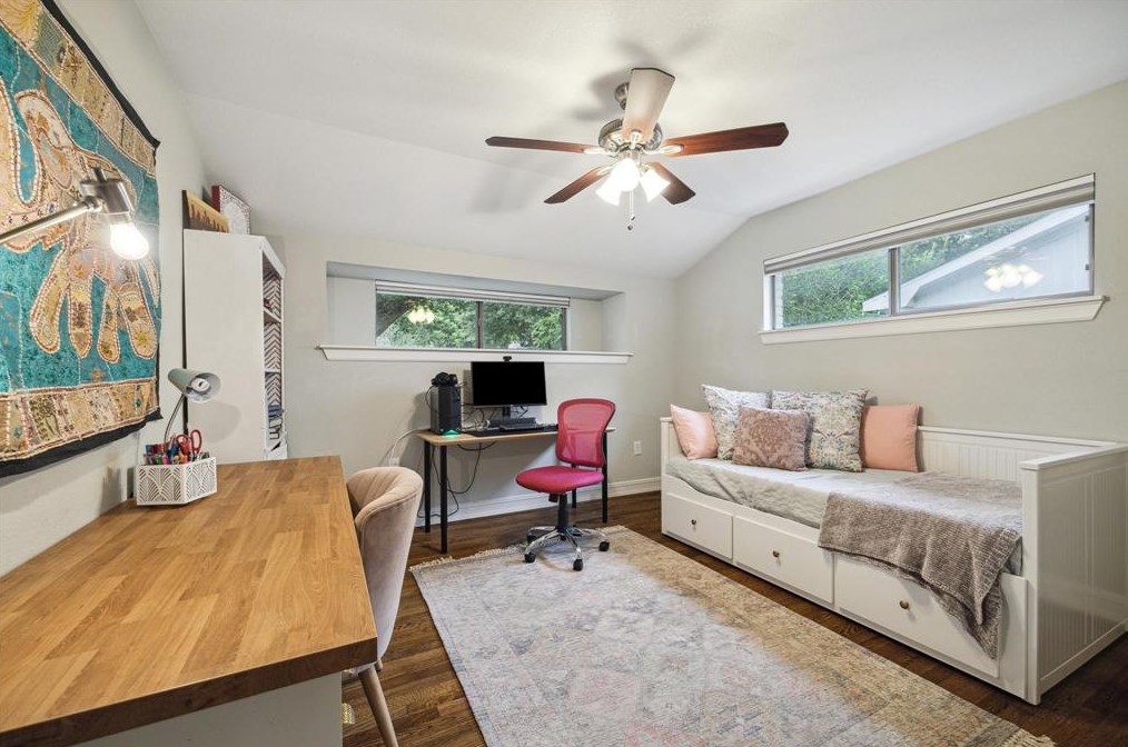 5135 Kingfisher Dr, Houston TX  77035-3016 exterior