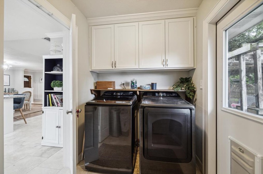 5135 Kingfisher Dr, Houston TX  77035-3016 exterior