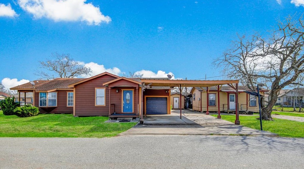 631 N Avenue C, Jones Creek, TX 77541