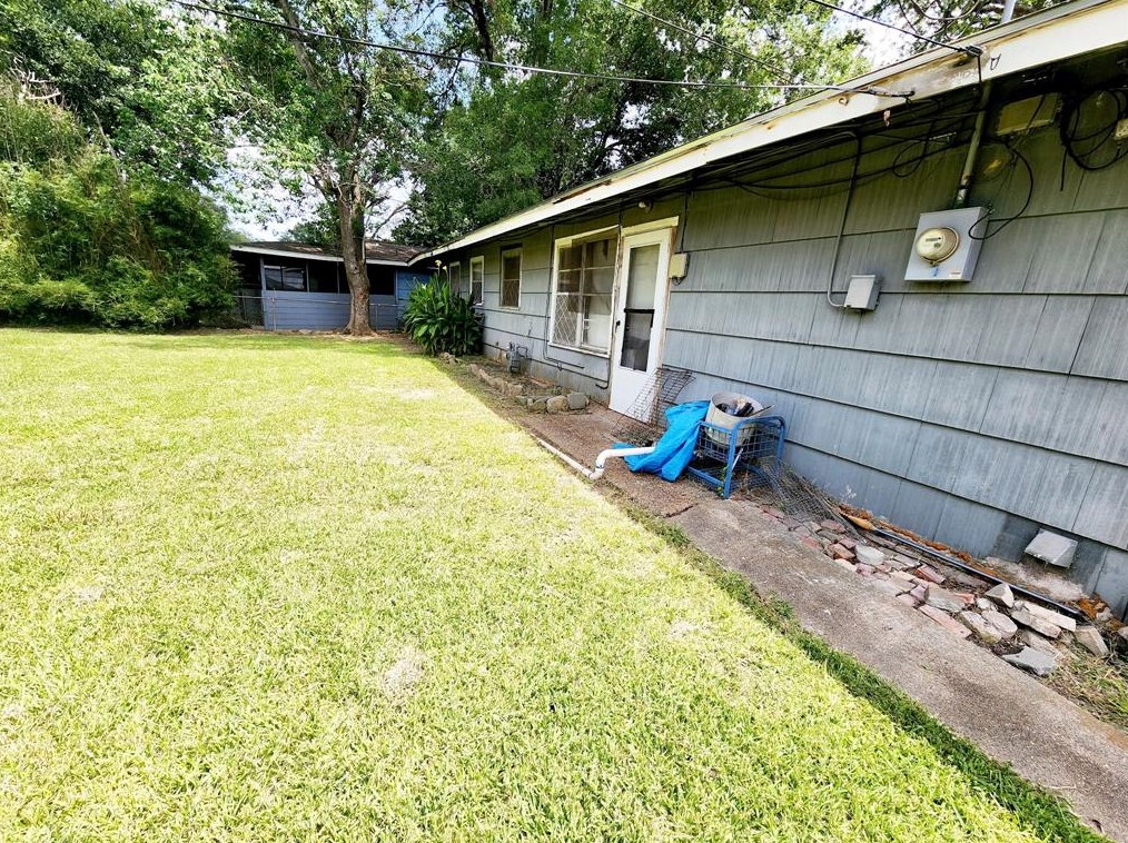 6011 Wortham Way, Houston TX  77033-1322 exterior