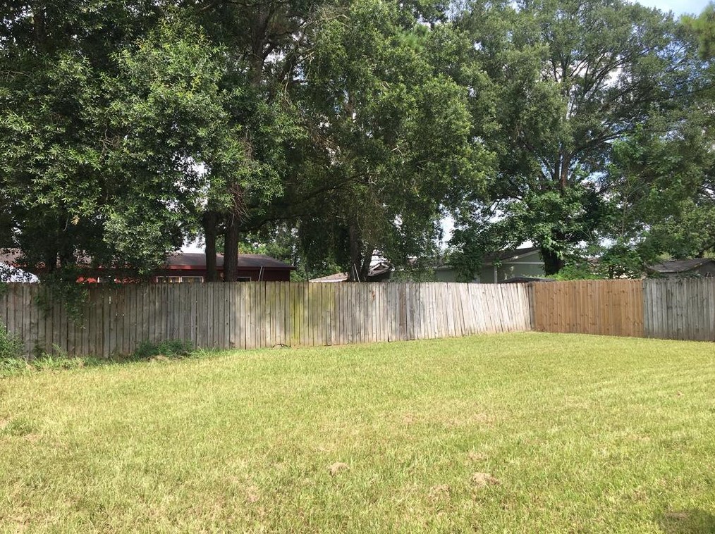 11930 Kingslake Forest Dr, Houston, TX 77044
