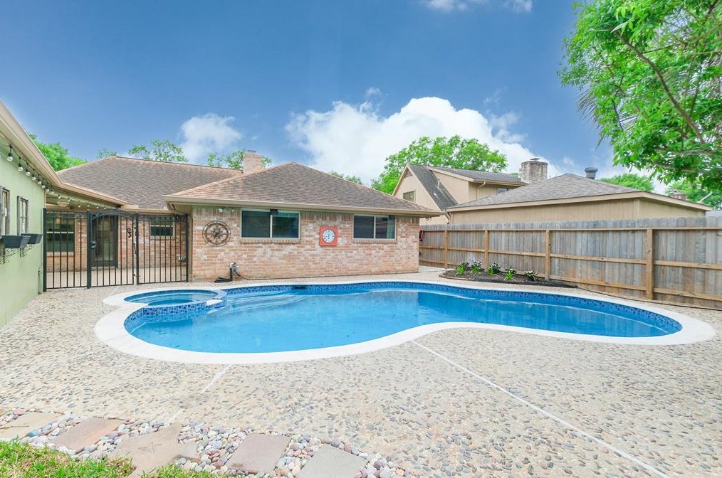 3019 S Blue Meadow Cir, Sugar Land, TX 77479