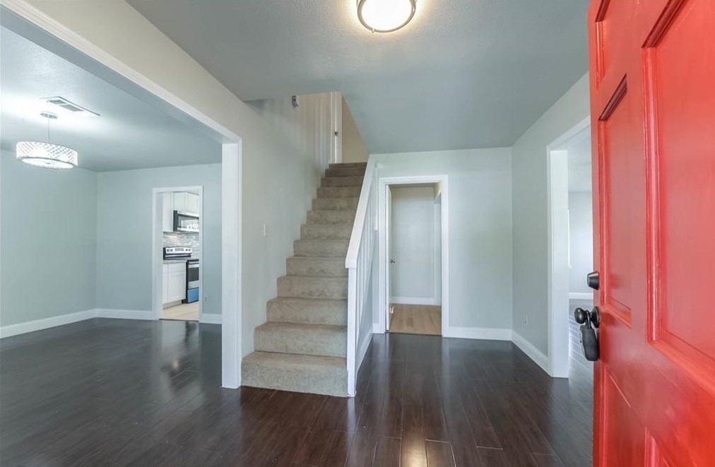 10657 Alcott Dr, Houston, TX 77043-2004