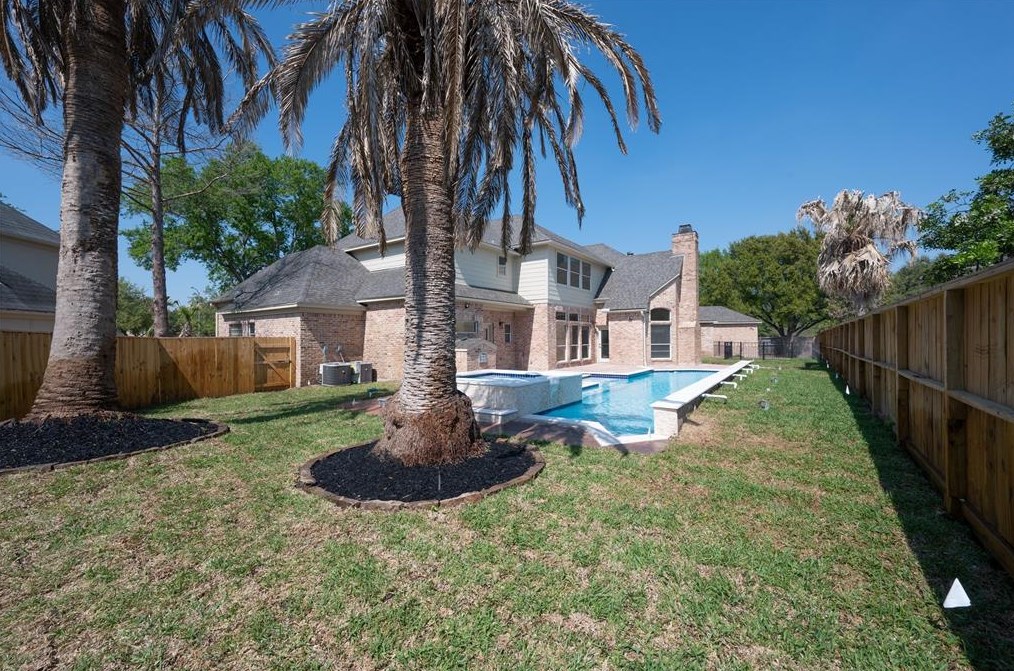 1711 Cottage Lndg Ln, Houston TX  77077-1992 exterior