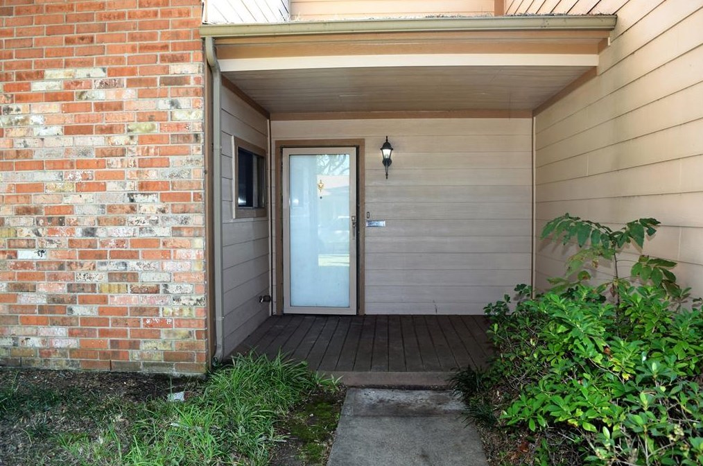15818 Dunmoor Dr, Houston, TX 77059