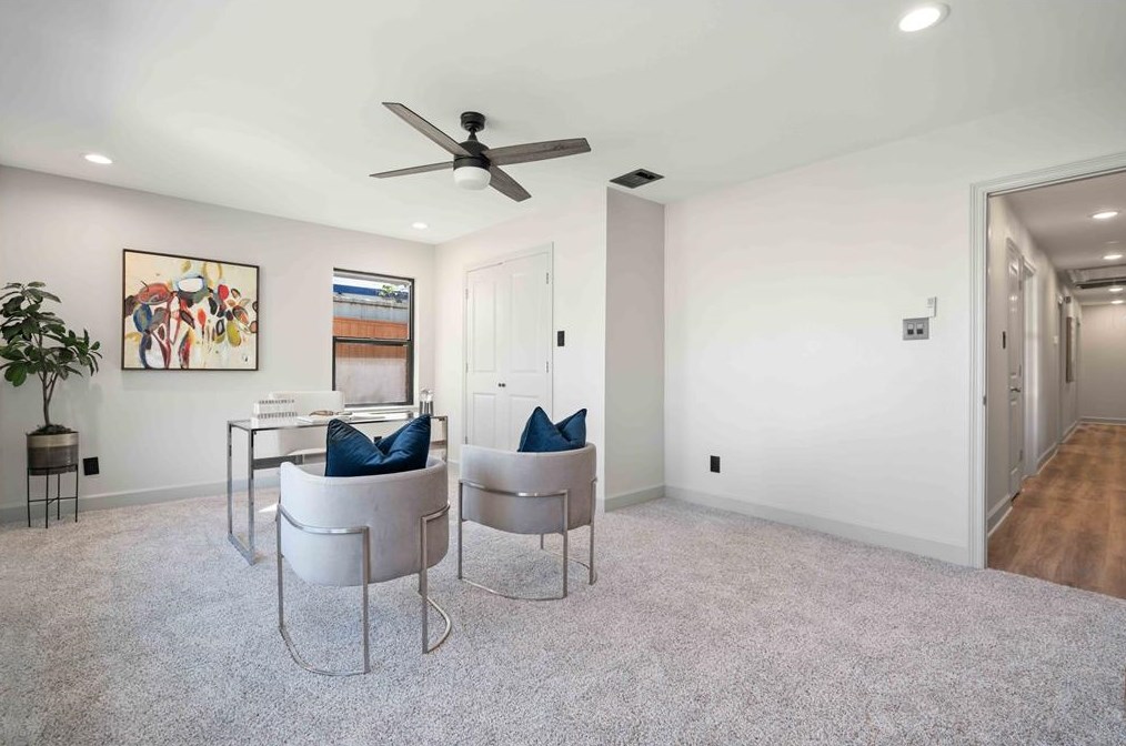 10111 Brinwood Dr, Houston TX  77043-4304 exterior