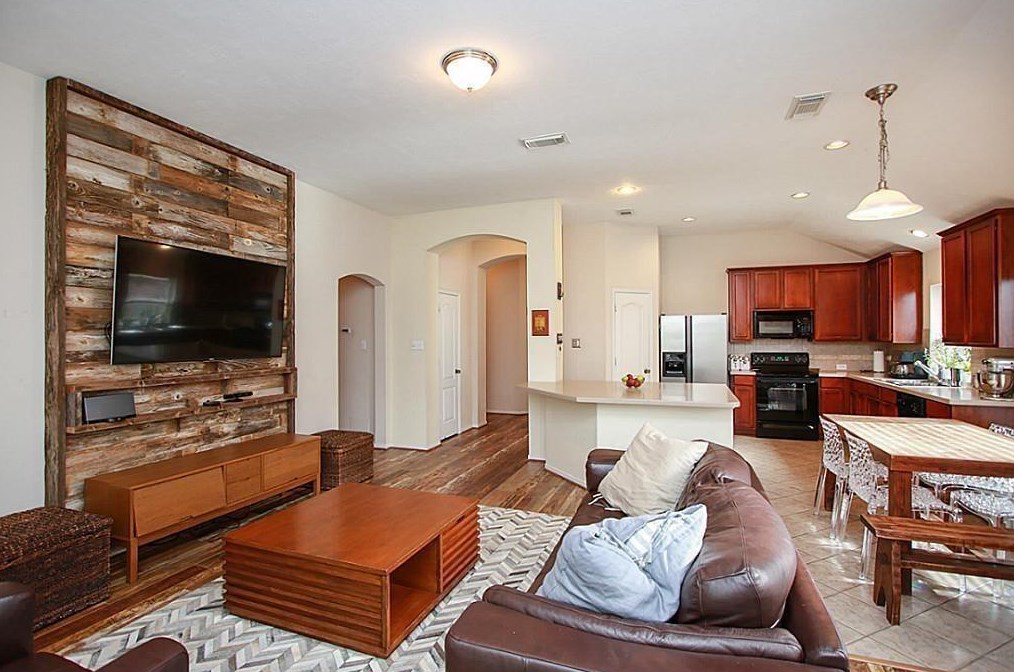 10711 Gilford Crest Dr, Spring, TX 77379-3072