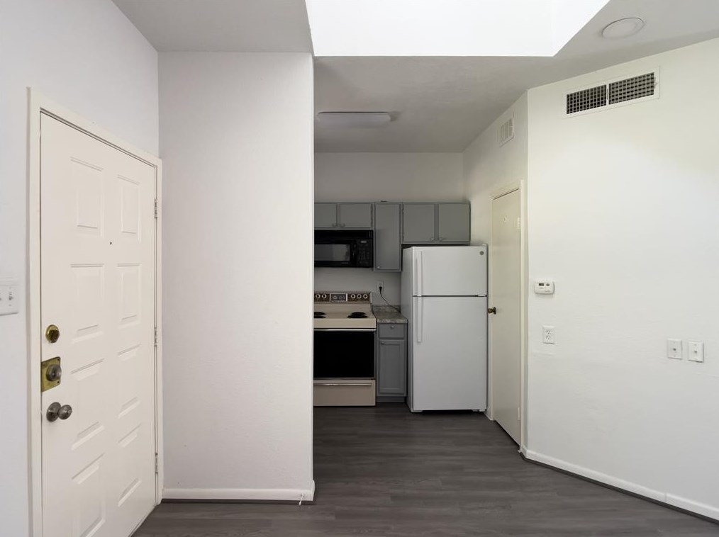7901 Cambridge St Apt 102, Houston, TX 77054