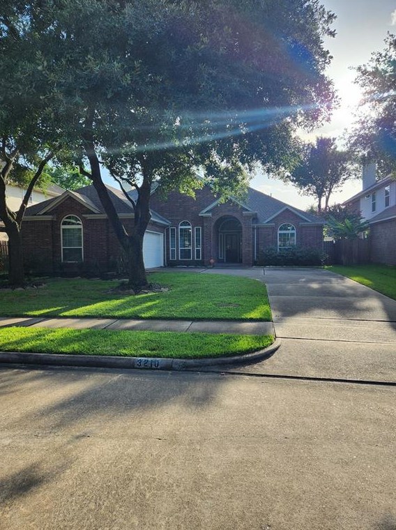 3210 Shadywind Dr, Houston, TX 77082