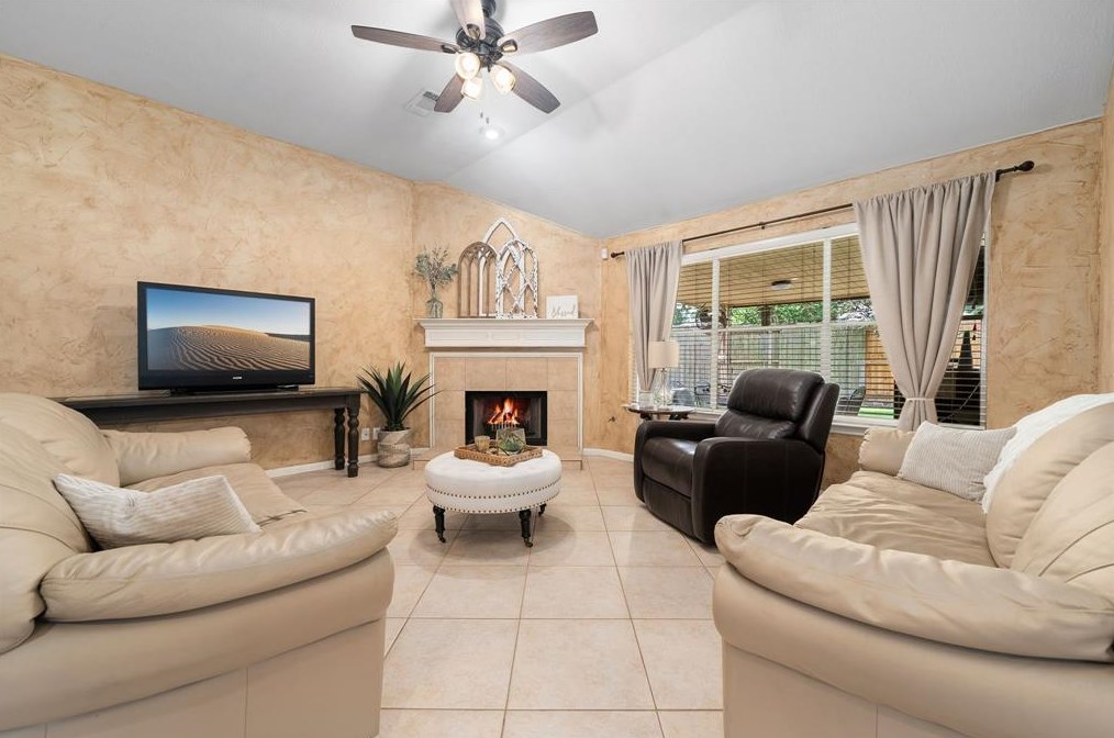 11902 Knoll Bend Ct, Houston TX  77070-5245 exterior