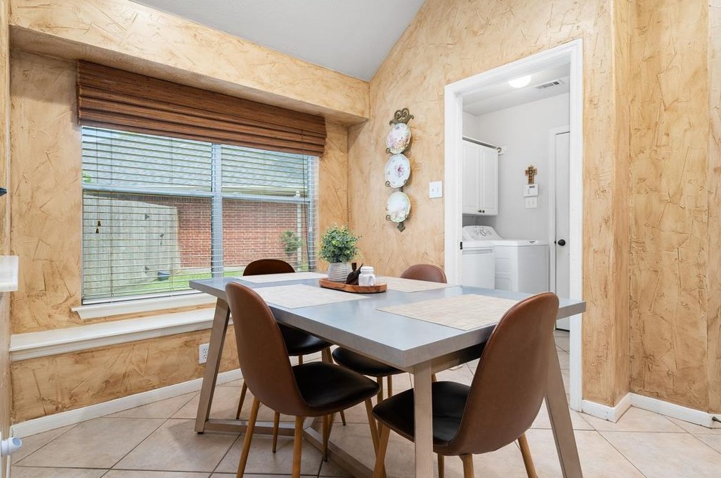 11902 Knl Bnd Ct, Houston TX  77070-5245 exterior