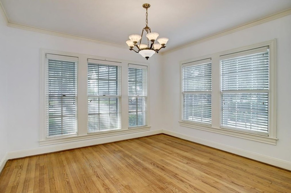 2424 Dryden Rd, Houston TX  77030-1002 exterior