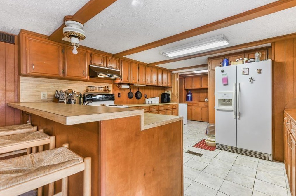 1 Lake Ct, Huntsville, TX 77320-0110