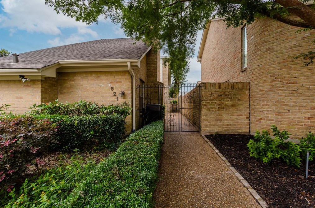 621 Pinesap Dr, Houston, TX 77079