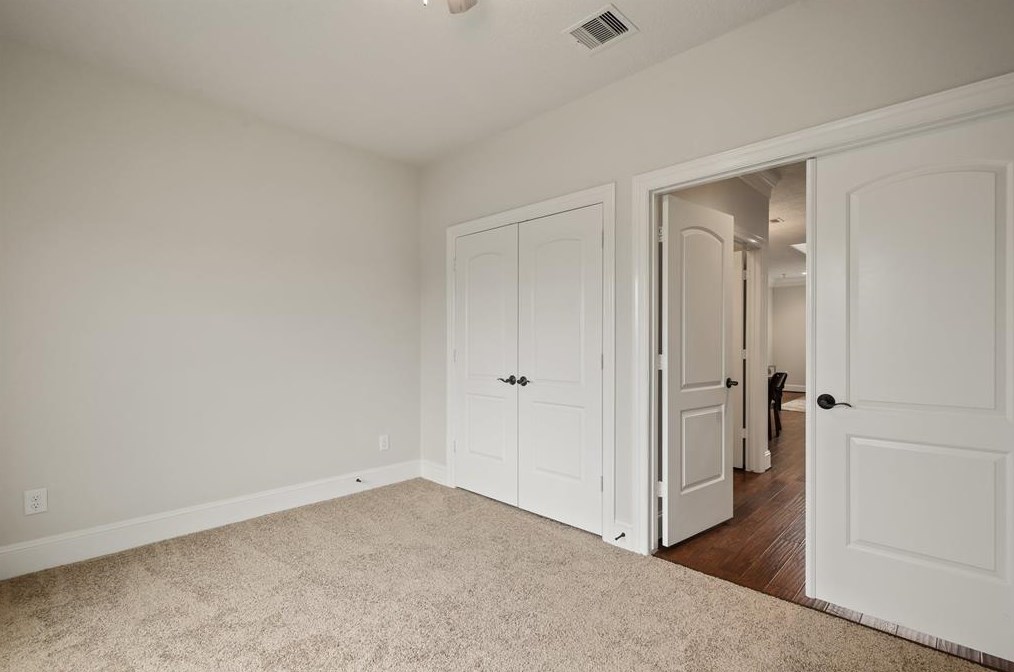 1123 Hempstead Villa Ln, Houston TX  77008-6048 exterior