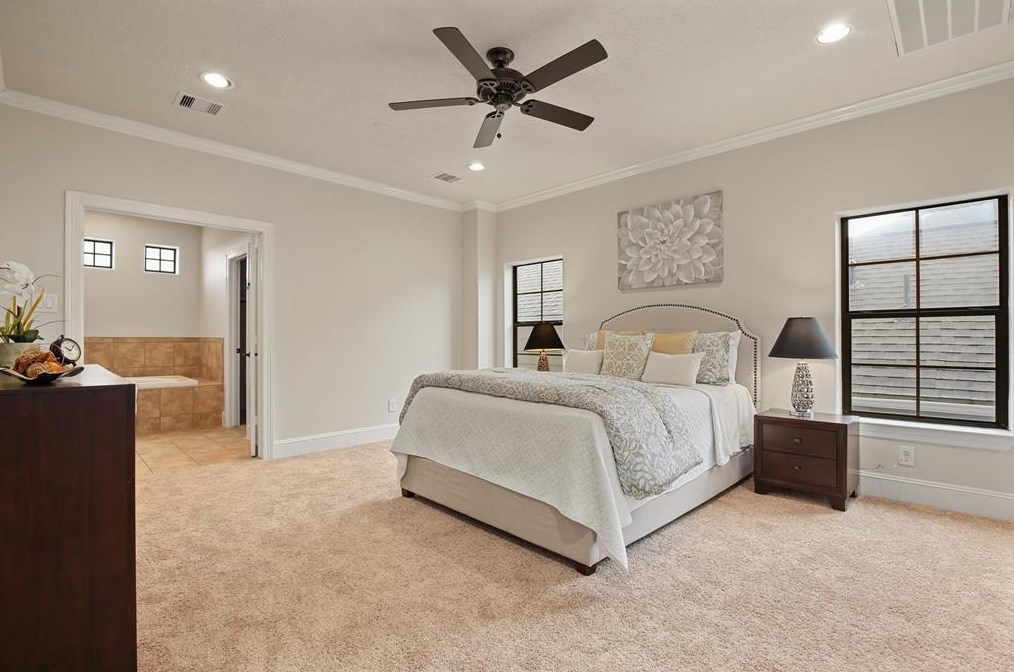 1123 Hempstead Villa Ln, Houston TX  77008-6048 exterior