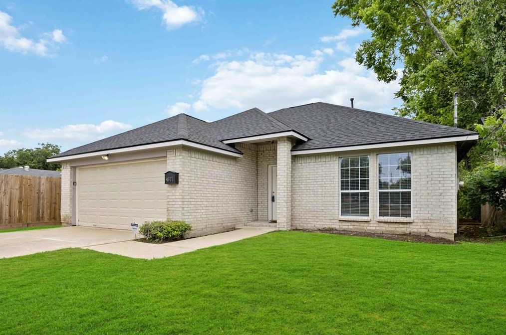 4621 Maggie St, Houston, TX 77051-2833