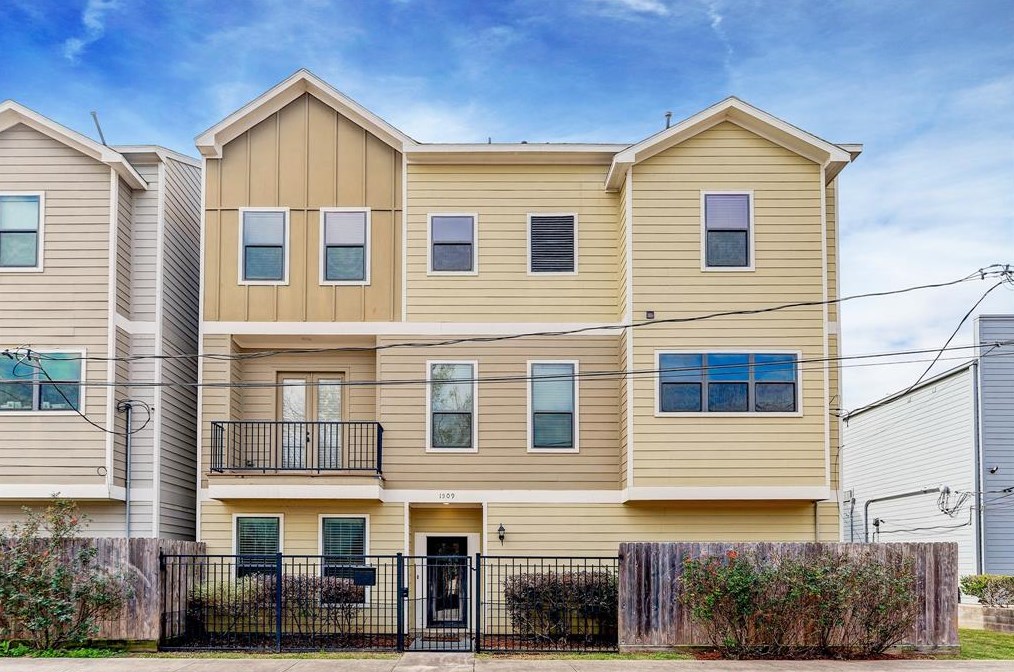 1509 Parker St, Houston, TX 77007-3450