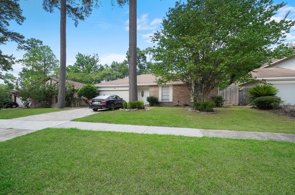 203 Oxford Dr, Conroe, TX 77303