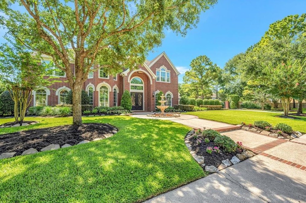 2910 Acorn Wood Way, Houston, TX 77059-5824