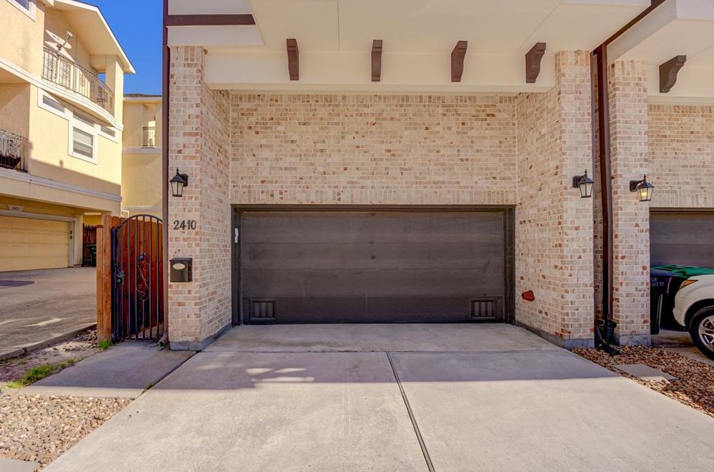 2410 Bevis St, Houston, TX 77008