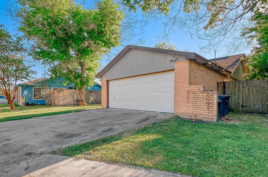 10010 Bell Towne Dr, Sugar Land, TX 77498-1435