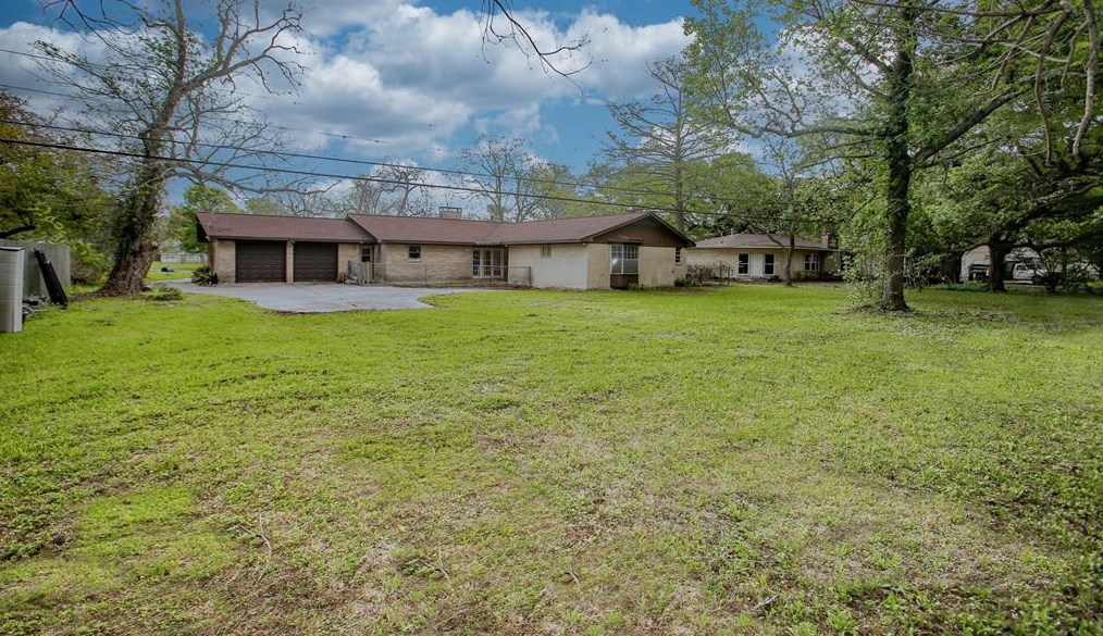 128 Post Oak Rd, Richwood TX  77566-6131 exterior