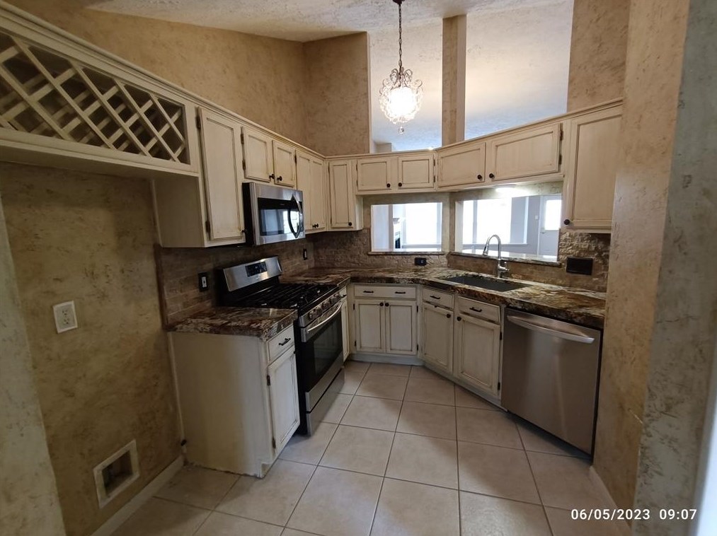 4626 Sunshine Dr, Sugar Land TX  77479-2057 exterior