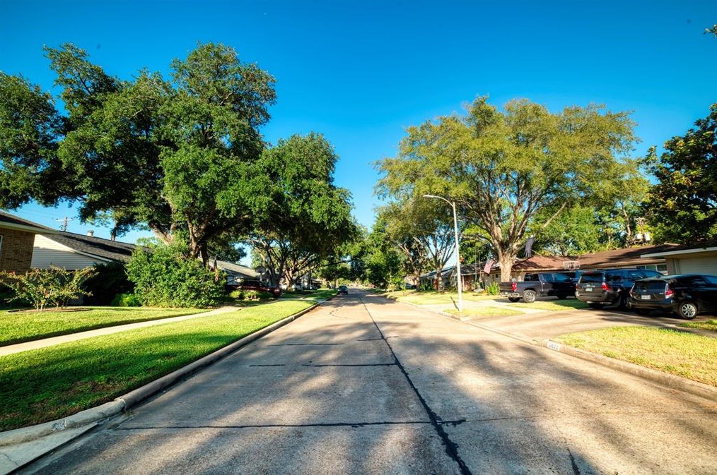 5821 Ariel St, Houston TX  77074-7601 exterior