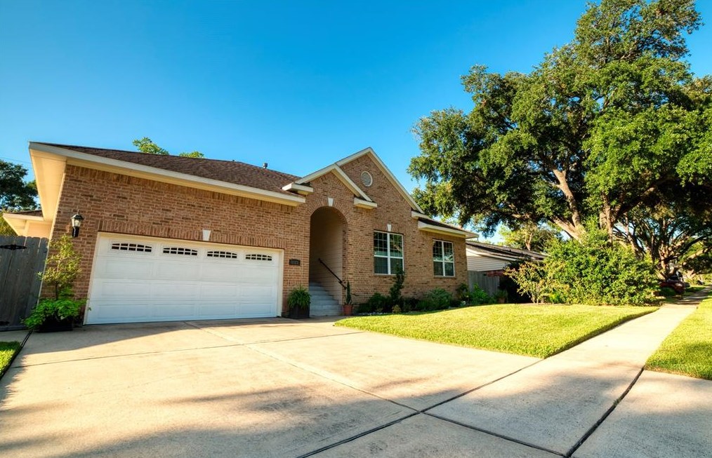 5821 Ariel St, Houston, TX 77074-7601