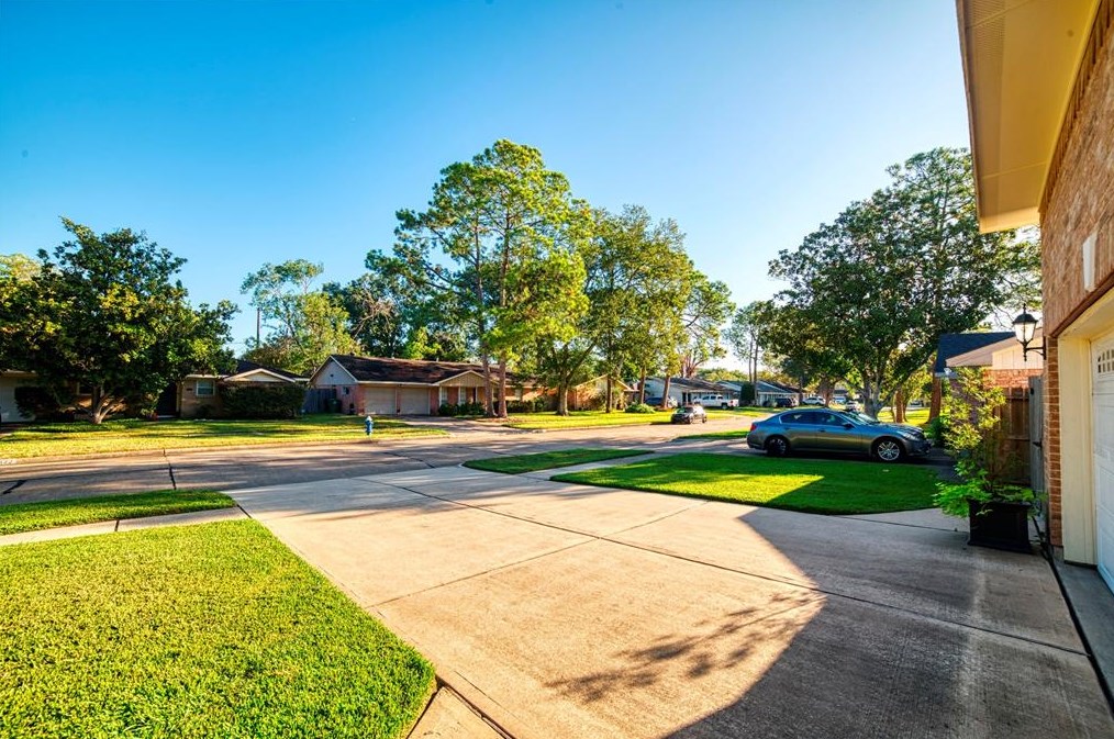 5821 Ariel St, Houston TX  77074-7101 exterior