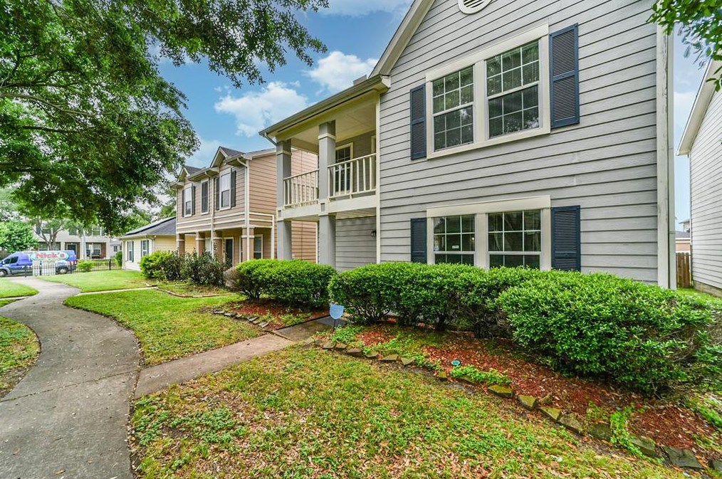 1538 Kew Garden Dr, Houston, TX 77047-4431