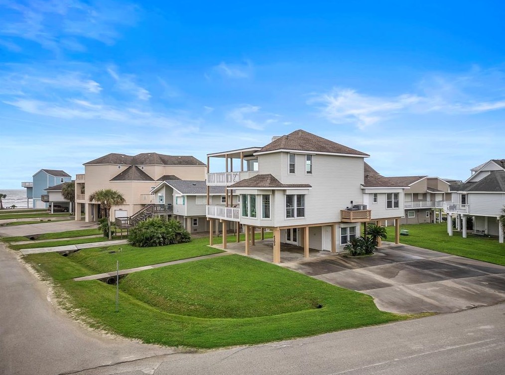 4203 Campeche Dr, Galveston, TX