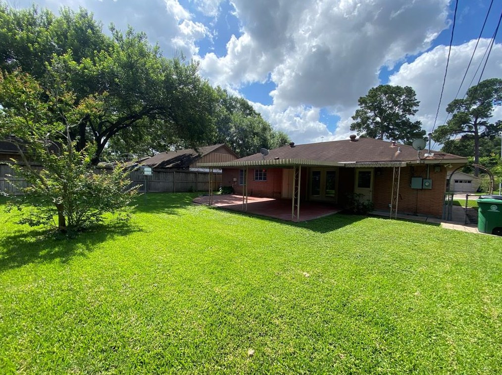 1222 Stonecrest Dr, Houston, TX 77018