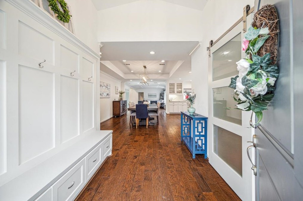 6249 Olympia Dr, Houston TX  77057-3527 exterior