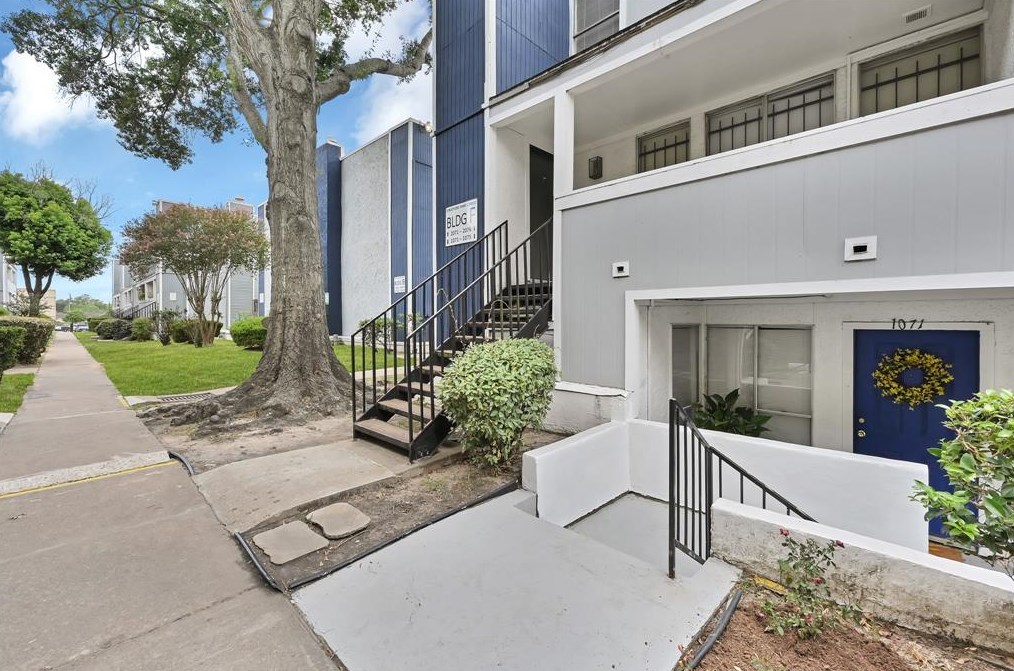 781 Country Place Dr Apt 1071, Houston, TX 77079