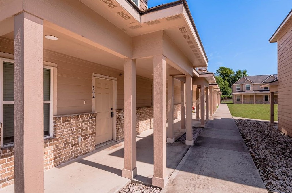 2002 20th St #504, Huntsville, TX 77340